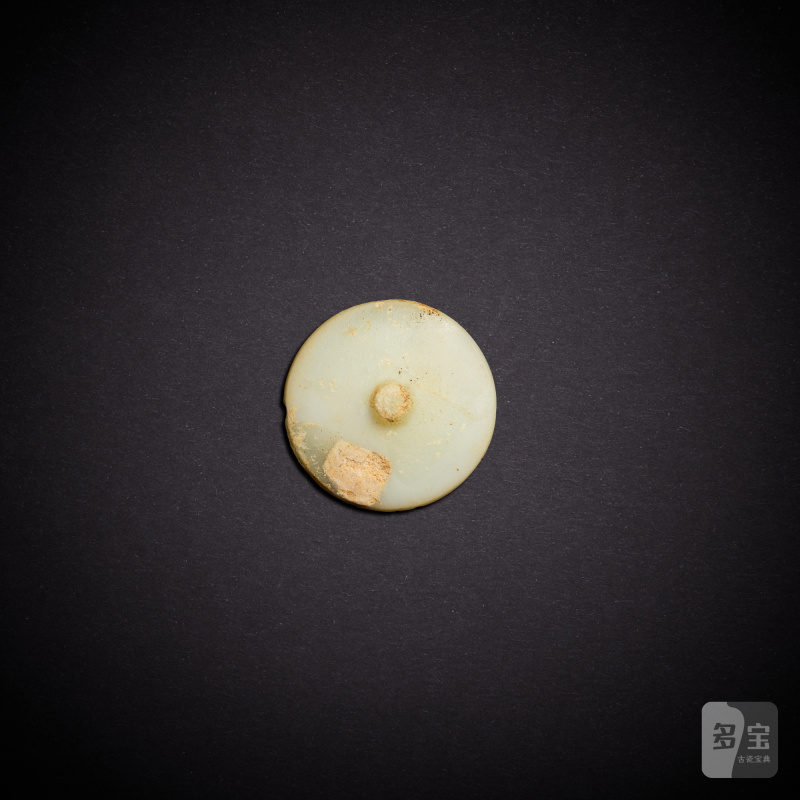 A white glass sword pommel, Western Han dynasty | 西漢 白琉璃雲紋劍首 - 图2